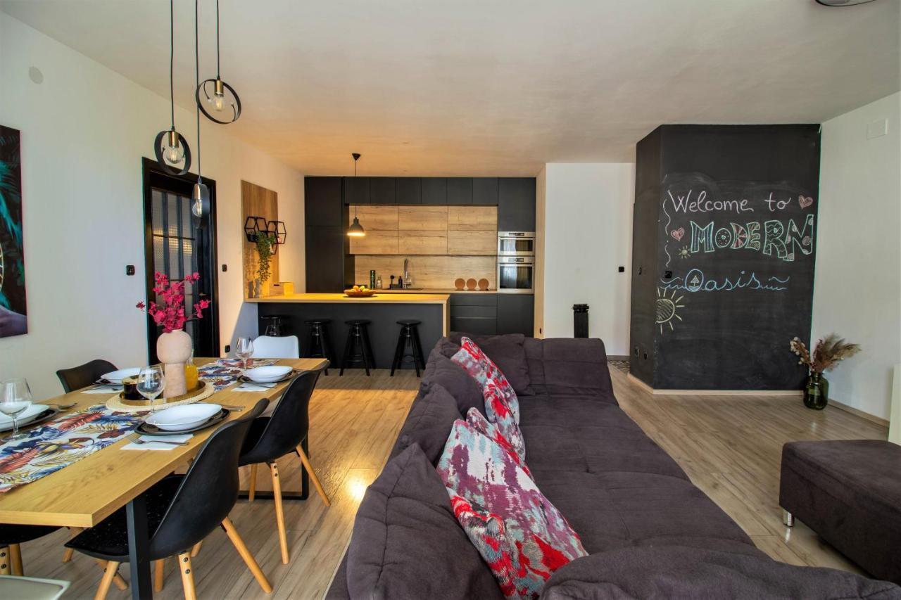 Modern Oasis Apartment Split Private Parking Exterior foto