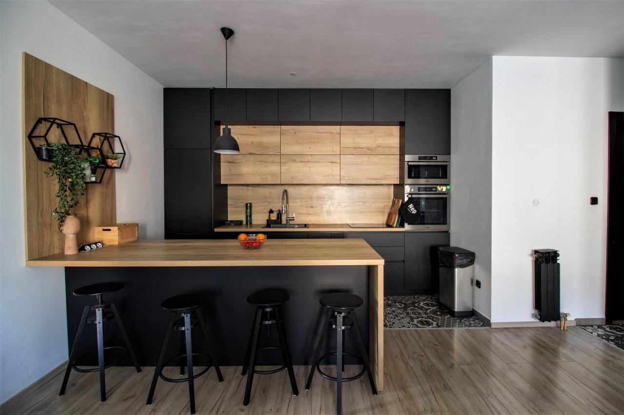 Modern Oasis Apartment Split Private Parking Exterior foto